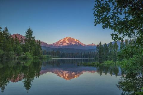 USA, California, Lassen Volcanic, National Park, Manzanita lake and Lassen peak
