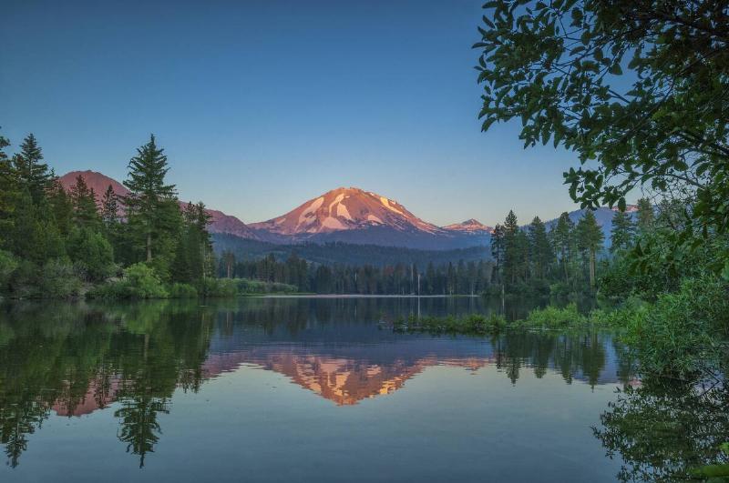 USA, California, Lassen Volcanic, National Park, Manzanita lake and Lassen peak