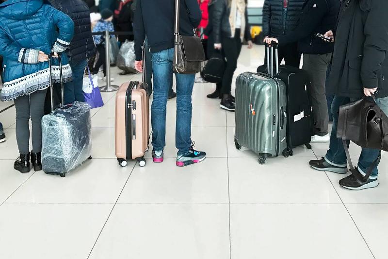 lower-third-of-crowd-of-people-standing-in-a-long-2026-01-09-06-31-57-utc