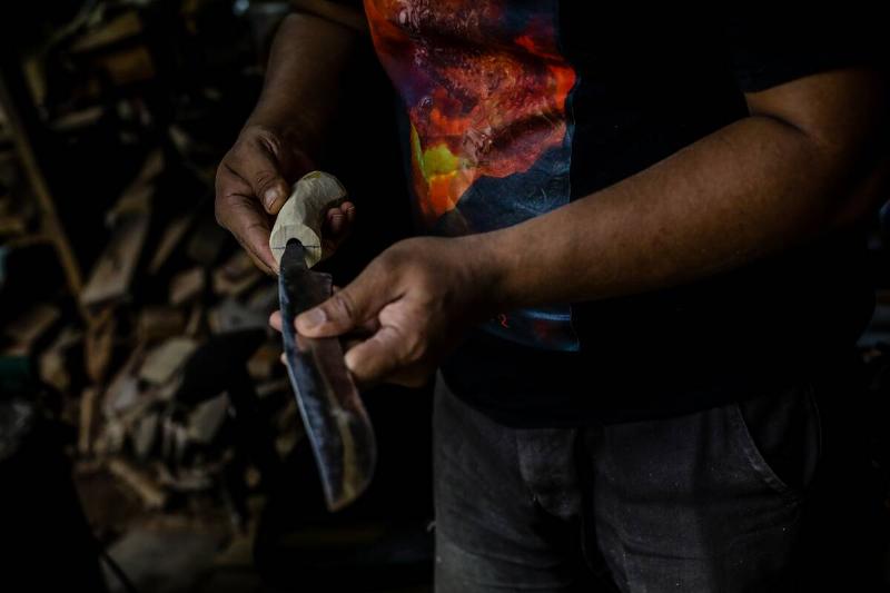 Person holding a traditional Malaysian machete called parang