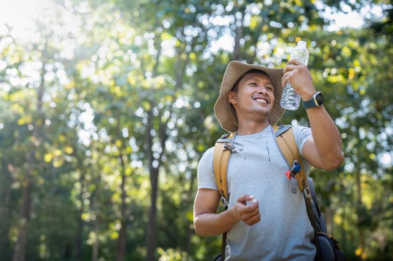 traveler-hiking-man-carrying-a-backpack-on-the-bac-2026-01-07-02-26-29-utc