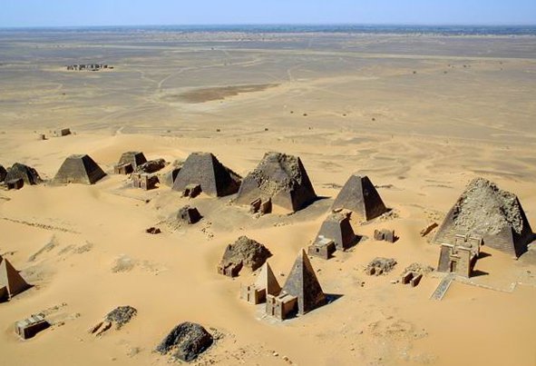 1474885138-9063-at-Nubian-pyramids-MeroC3AB