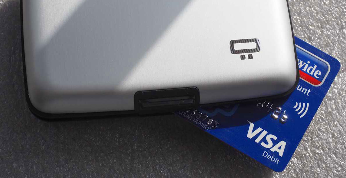 Ogon RFID protection wallet that can stop your bank cards from being read by thrives using a portable bank machine scanner.