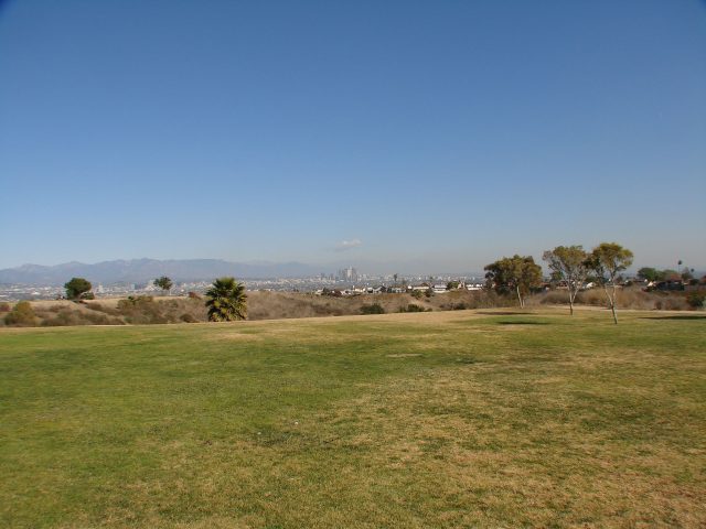 Kenneth Hahn State Recreation Area, CA, USA, downtown LA in middle distance. Author: Jeremy Miles – CC BY-SA 2.0
