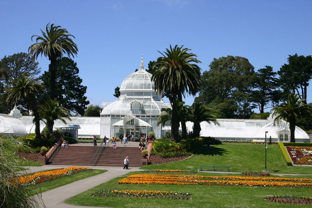 The Conservatory of Flowers in Golden Gate Park, San Francisco. Author: Markus Laber – CC BY-SA 3.0