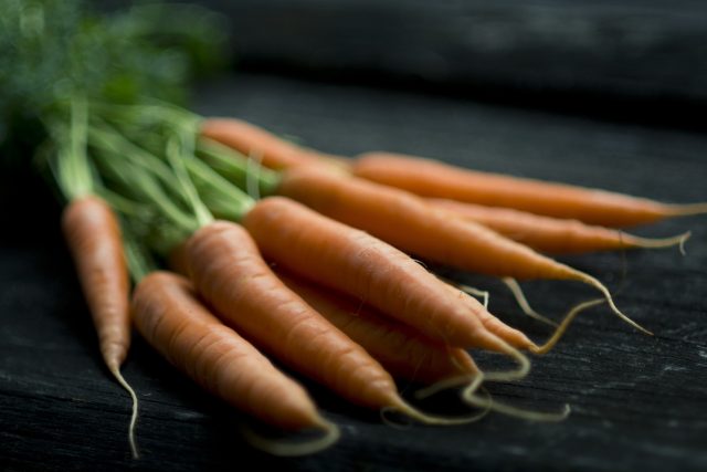 Is it true that carrots help you to see in the dark?