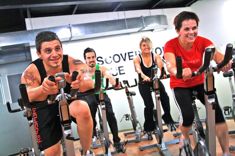 Indoor Cycling Class at a Gym – Author: www.localfitness.com.au – CC BY-SA 3.0