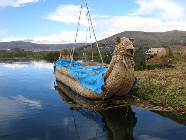 Reed Islands of Lake Titicaca -b – Author: Thomas Quine – CC BY 2.0