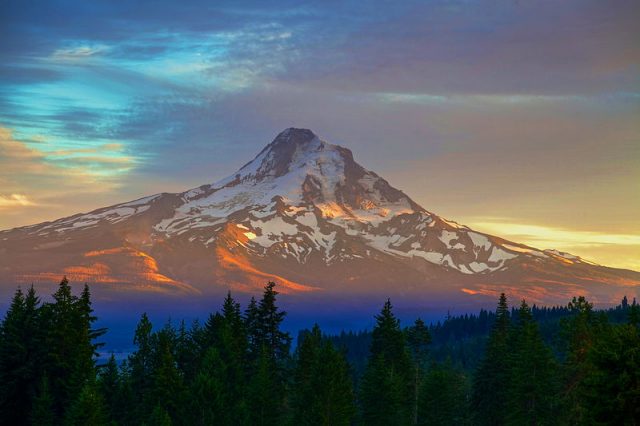 Mount Hood, Oregon – Author: Zach Dischner – CC BY 2.0