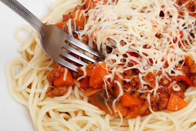 Spaghetti with tuna and cheese