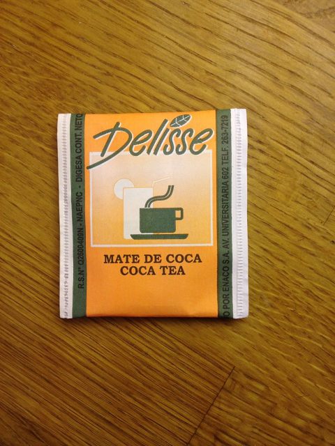 Coca tea bag from Peru- Author: Franke 1 – CC BY-SA 3.0