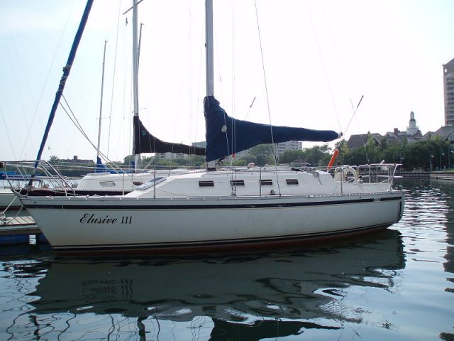 A small sailing yacht. Photo credit