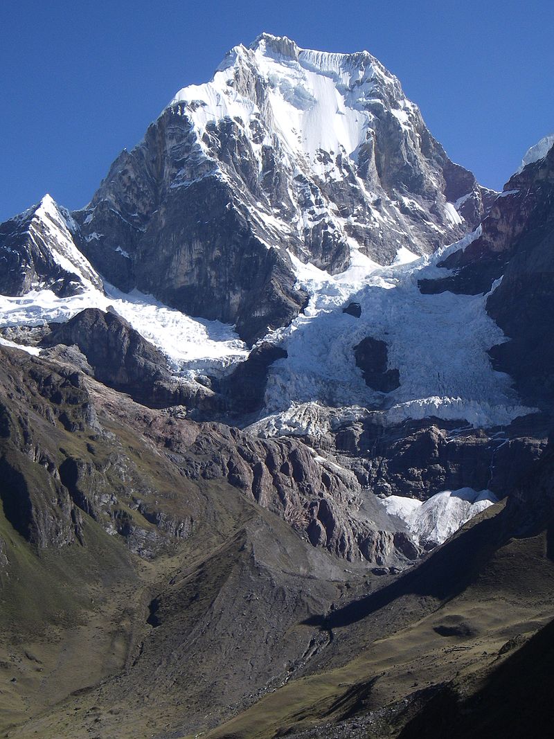 The East face of Yerupajá (Andes) / Photo credit