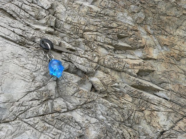 Chemical weathering (natural “etching”) of limestone, Gorges du Guil, French Alps. – Author: Philipendula assumed – CC BY-SA 3.0
