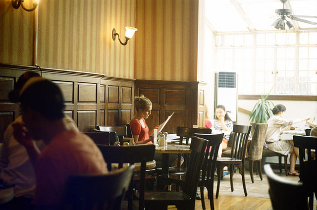 Vienna Cafe, Shanghai. Author: Lynn Lin – CC BY-ND 2.0