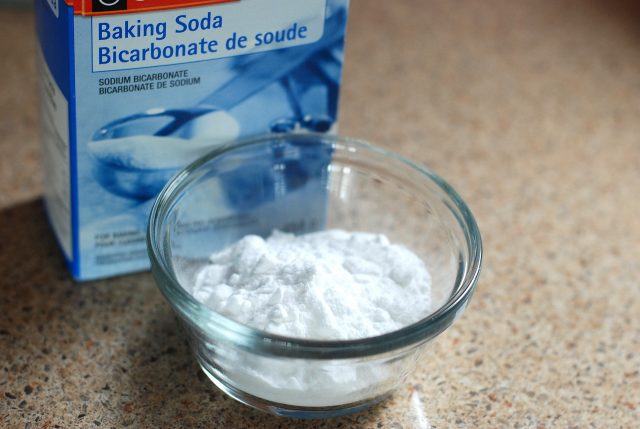 A baking soda paste can help relieve a rash.