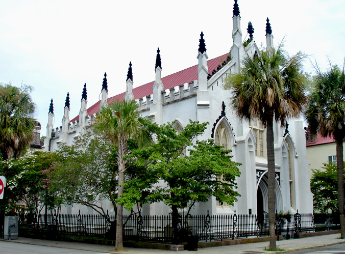 French Protestant (Huguenot) Church, downtown Charleston, South Carolina, USA – Author: Akhenaton06 – CC BY-SA 3.0