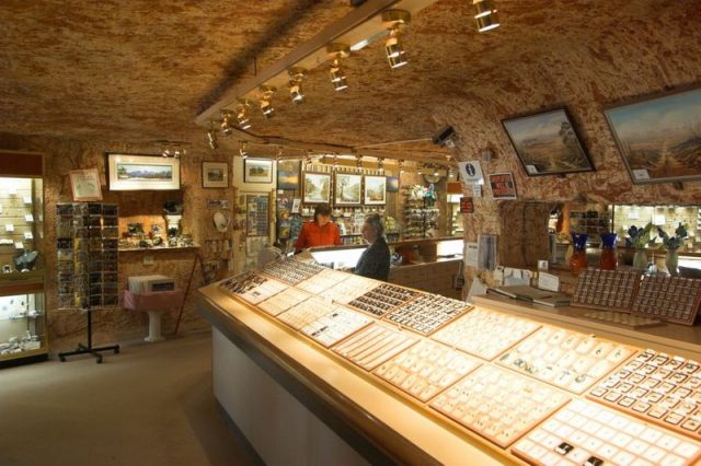 Underground Jewellery Shop Lodo27 CC BY-SA 3.0