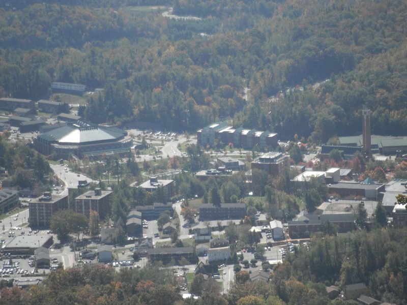 The campus of Appalachian State University viewed from the summit of Howard’s Knob. – Author: DavidSSabb – CC BY-SA 3.0