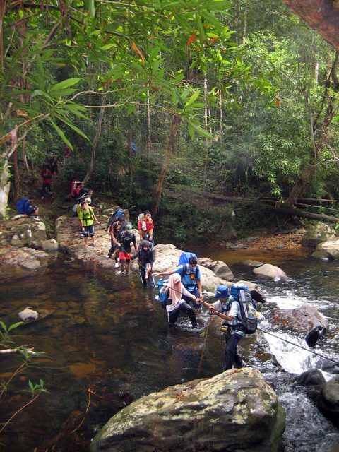 River Crossing Near Kuala Juram, Gunung Tahan. – Author: Shaiful Azman Bin Abdul Rahim – CC BY-SA 3.0