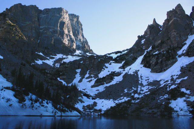 Emerald Lake and Hallett Peak – Author: Brian W. Schaller – CC BY-NC-SA 3.0