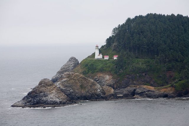 Heceta Head Lighthouse in Lane County, Oregon – Author: Cacophony – CC BY-SA 3.0