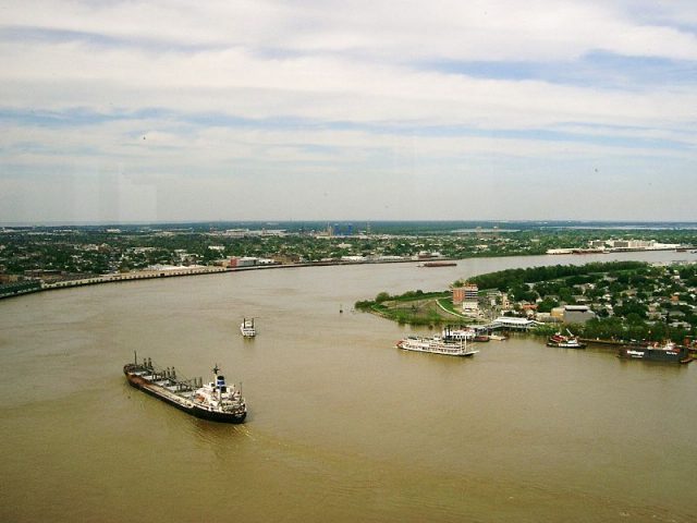 Lower Mississippi River near New Orleans – Author: N/A – CC BY-SA 3.0