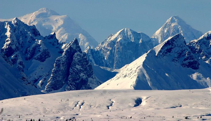 Peaks of the Alaska Range – Author: Frank K. – CC BY 2.0