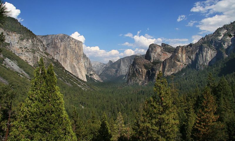 Yosemite Valley in Yosemite National Park was carved by glaciers – Author: AngMoKio – CC BY-SA 2.5