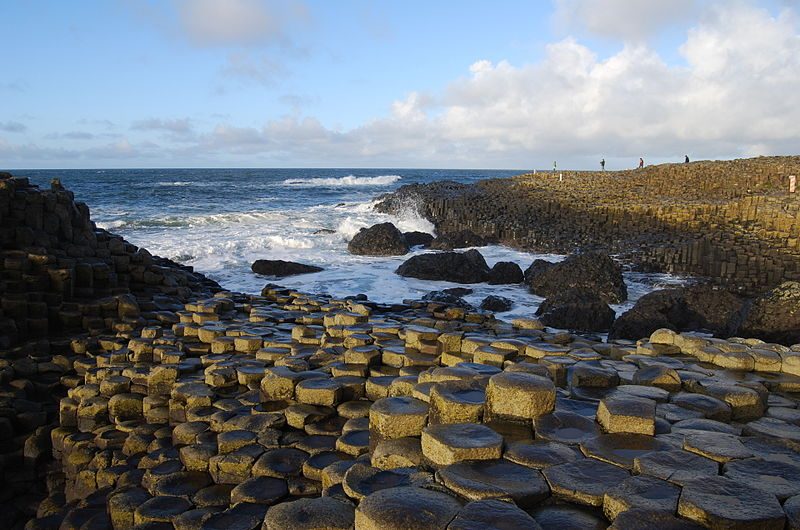 Giant’s Causeway at sunset. Author: Chmee2 – CC BY 3.0