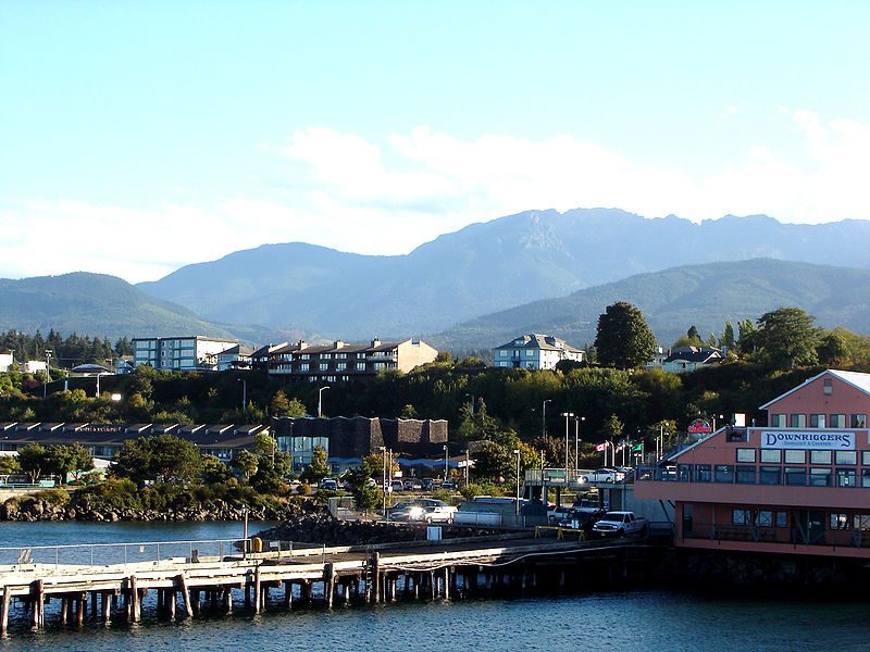 Port Angeles harbor and the Olympic Mountains – CC BY-SA 3.0