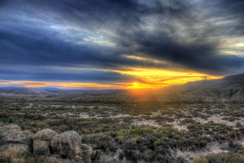 Watching the sun set behind the hills from Boquillas Canyon – Author: Archbob – CC BY-SA 3.0
