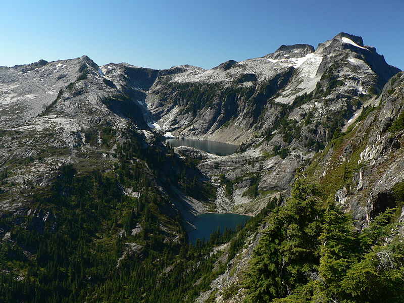 The Thornton Lakes fill glacier-carved basins near Mount Triumph - Author: Walter Siegmund - CC BY 2.5