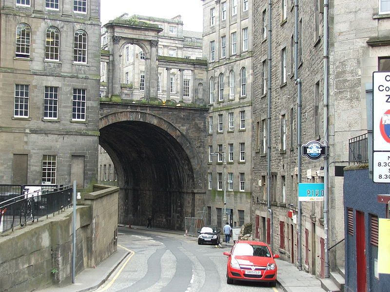 Calton Road underneath the bridge, with the arches overhead – Hynek – CC BY-SA 3.0