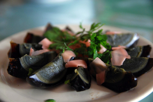 Century Egg with Pickled Ginger – Author: Alpha – CC BY-SA 2.0