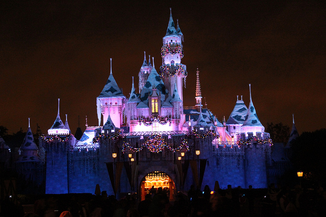 Disneyland christmas 2012 – Author: davebloggs007 – CC BY 2.0
