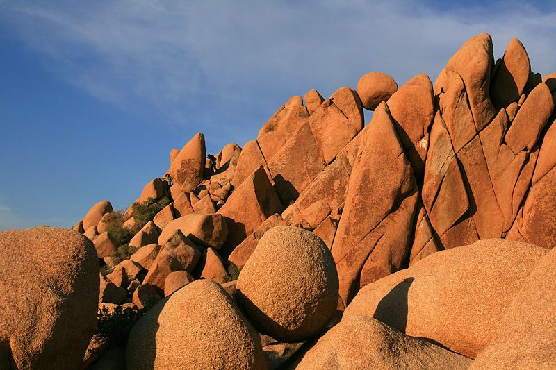 Giant Marbles in Joshua Tree National Park – Author: Brocken Inaglory – CC BY-SA 3.0