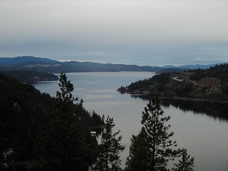 Lake Coeur d’Alene in Idaho – Author: Jamidwyer – CC BY-SA 2.0