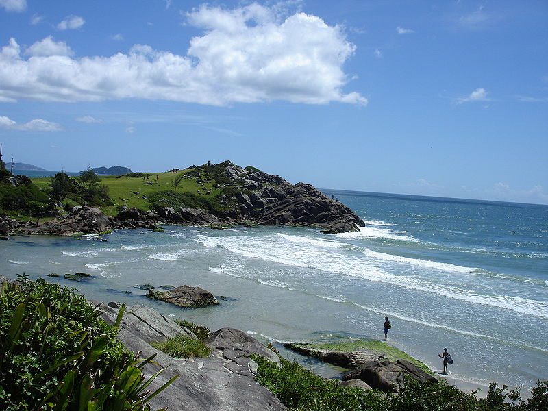 Praia de Matadeiro, Florianópolis – Author: Herbert Vieira – CC BY 2.5