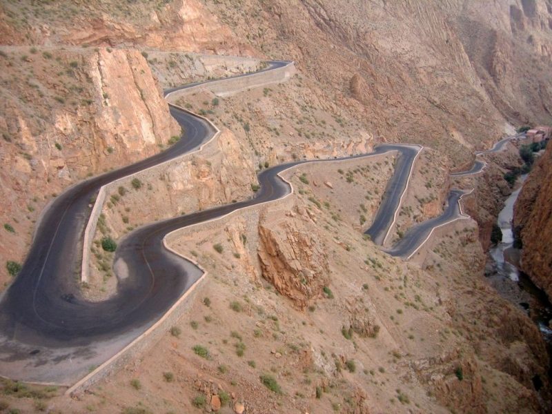 Winding road leading into the Dades gorges in the Anti-Atlas mountain range, Morocco – Author: Anderson Sady – CC BY-SA 3.0