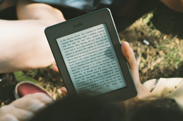 E-readers are your best bet to keep you occupied if you are a bookworm but don’t have unlimited baggage weight for flights. Keep those books away – this is today’s way to read more, and read better.