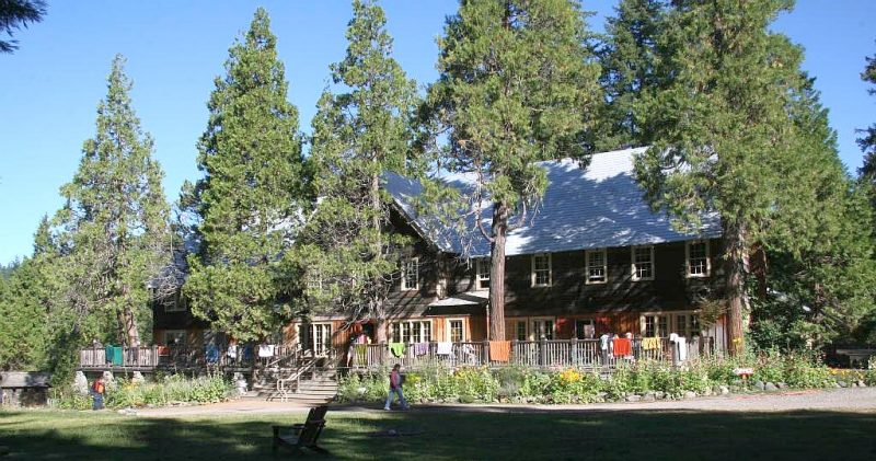 Lodge at Breitenbush Hot Springs – Author: Mark Allyn – CC BY-SA 3.0