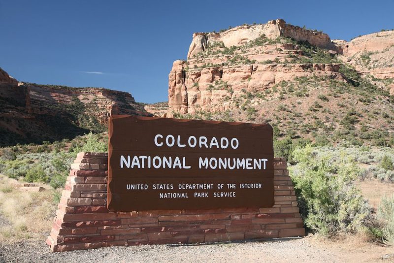 Sign at the Fruita entrance of Colorado National Monument, Colorado – Author: Daniel Schwen – CC BY-SA 4.0