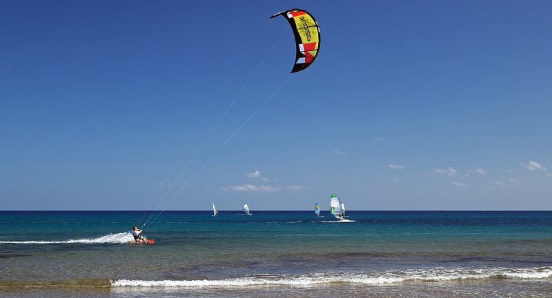Kitesurfing – Author: Ввласенко – CC BY-SA 3.0