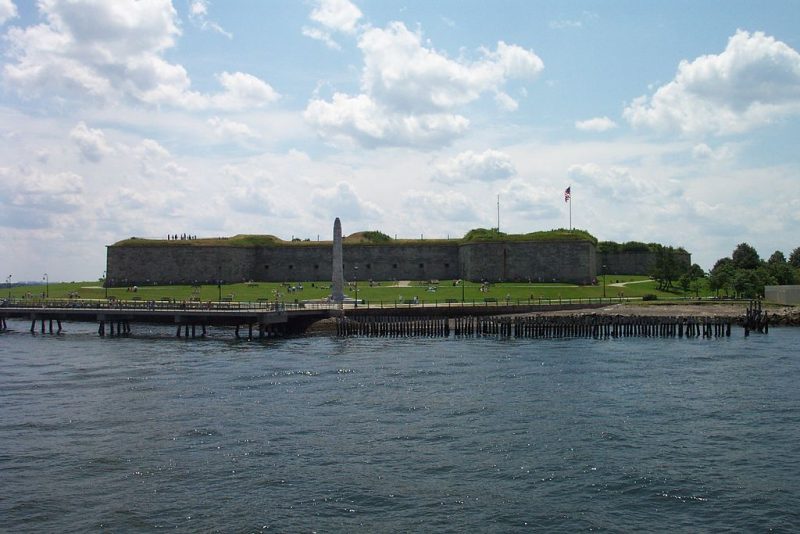 Fort Independence, on Castle Island, in the harbor approaches to Boston, Massachusetts – Author: Chris Wood – CC BY-SA 3.0