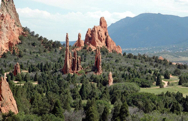 Garden of the Gods is one of the greatest tourist attractions in the area – Author: Corbyrobert – CC BY-SA 3.0