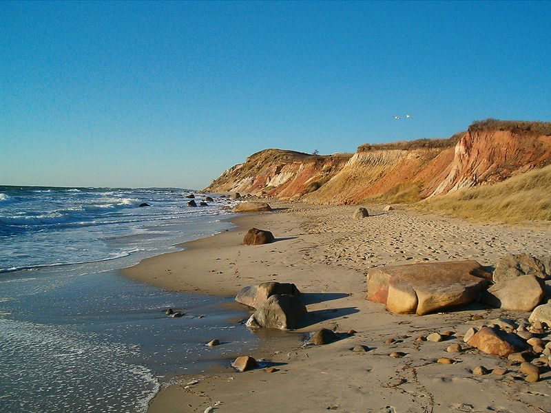 Gay Head Cliffs on Martha’s Vineyard. It attracts lots of visitors every year – Author: JP06035 – CC BY-SA 3.0