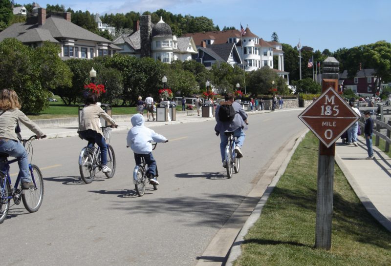 Make your next vacation truly car free. Author: Gsgeorge – CC BY-SA 3.0