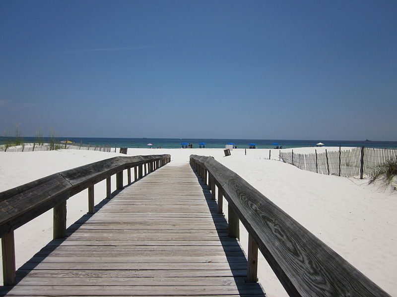Orange Beach has a long boardwalk and the whitest sand that you can imagine – Author: Infrogmation – CC-BY 3.0