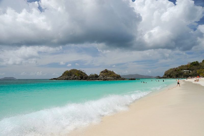 Trunk Bay on St. John is a great place to visit – Author: Fred Hsu – CC BY-SA 3.0